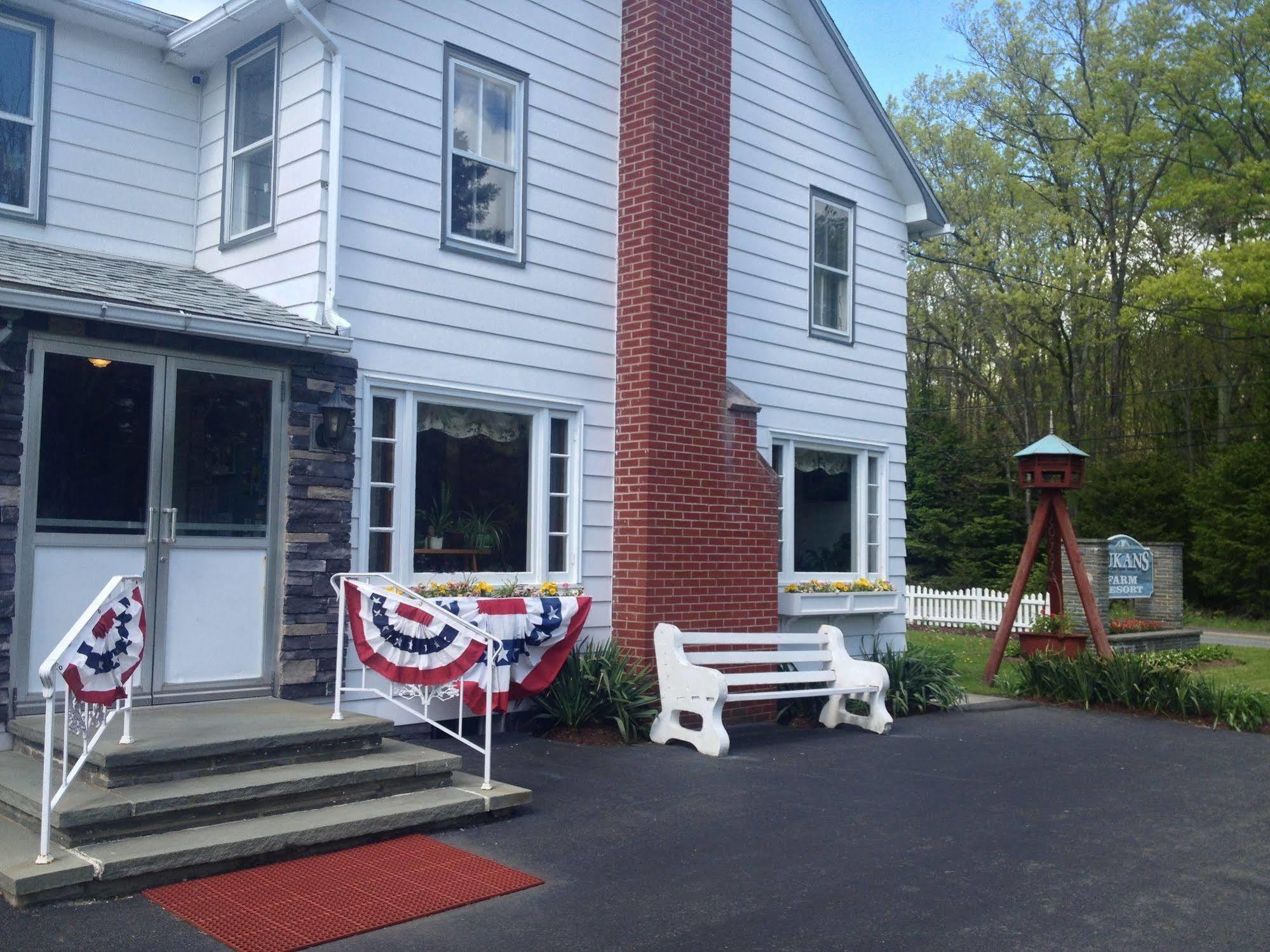 Lukans Farm Resort Hawley Exterior photo